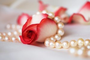 Read more about the article Was ist die Perlenhochzeit und wann feiert man sie?